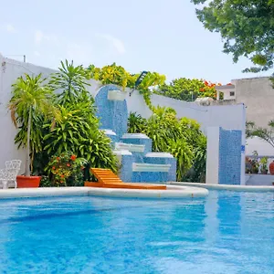 Maria De Lourdes 3*, Cancún Mexico